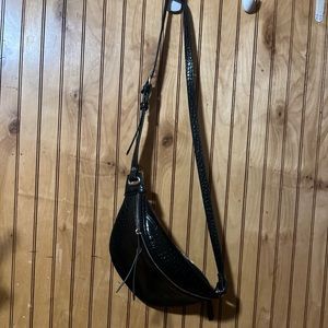 Cute croc textured Fanny pack! Super cute worn across the body.